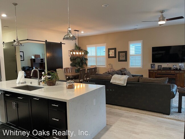 Building Photo - 3 br, 3.5 bath House - 6265 Element Lane