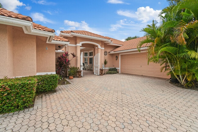 Foto del edificio - 4842 SW Golfside Dr