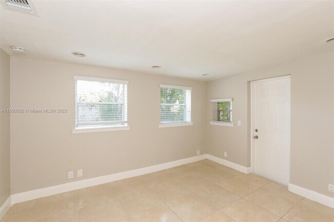 Foto del edificio - 7140 Scott St