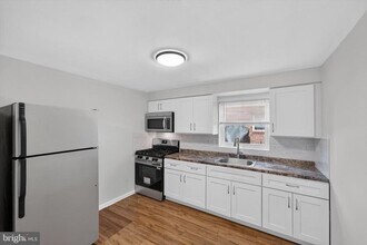 Building Photo - 2261 Strahle St