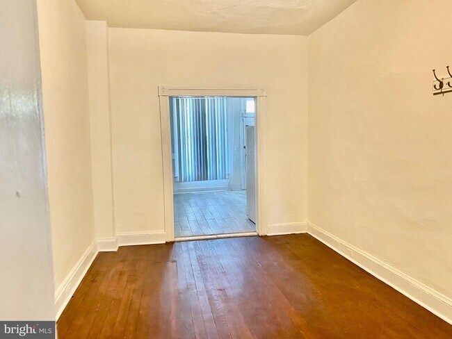 Foto del edificio - 3214 W Belvedere Ave