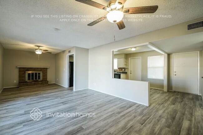 Building Photo - 1102 W Helena Dr