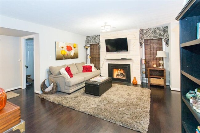 Building Photo - 1352 Weatherstone Way NE