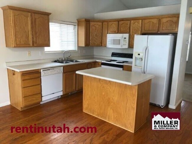 Foto del edificio - Former Model home in Layton For Rent!