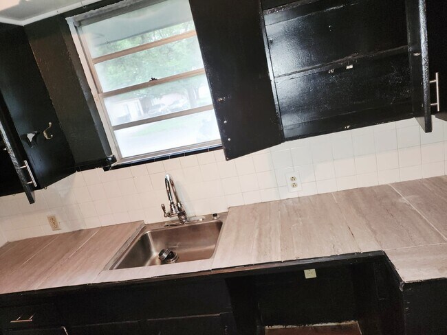 Foto del edificio - 3737 Maywood Ave