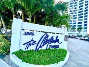 Building Photo - 3505 S Ocean Dr
