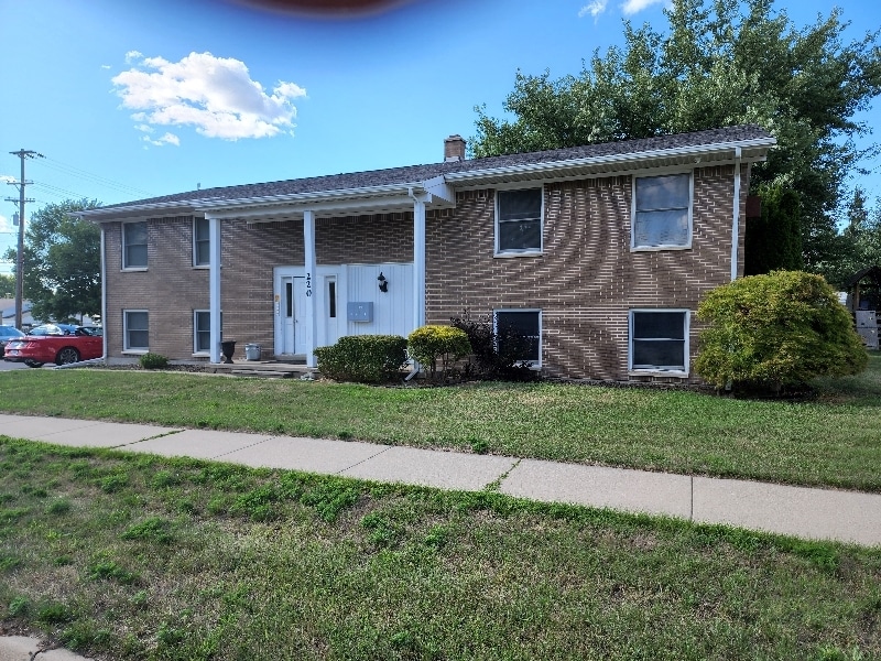 Photo - 220 W Frank St (Fowlerville, MI)