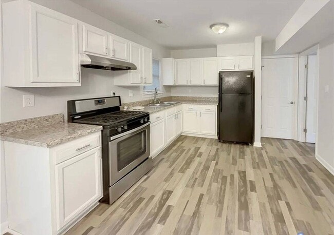 Building Photo - 802 Bedrock Ln