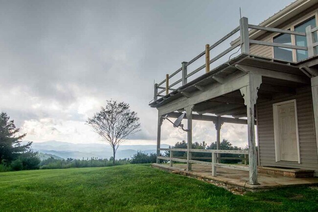 Foto del edificio - 10190 C Blue Ridge Pkwy