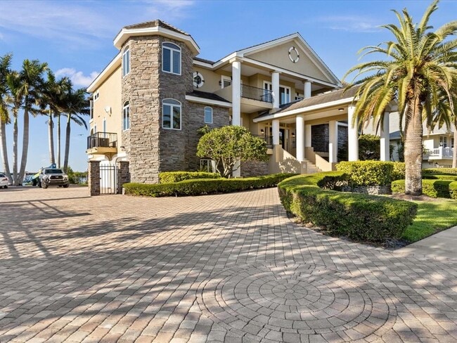 Building Photo - 2053 N Pointe Alexis Dr