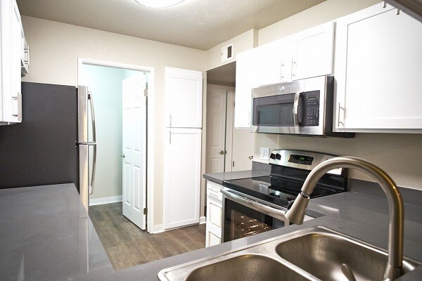 Foto del edificio - 450 Canyon Oaks Dr