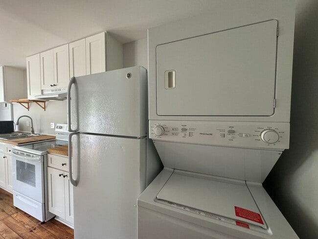 Building Photo - 1 Bedroom with water and electric included close to downtown Morganton!