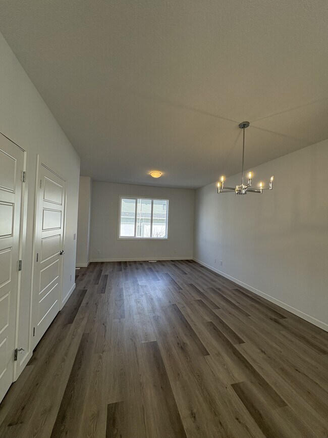 Photo du bâtiment - 137 Red Embers Link NE