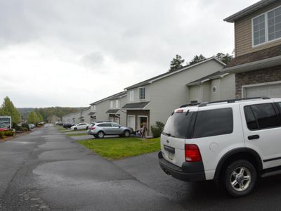 Building Photo - Amazing 2 bedroom spacious townhouse