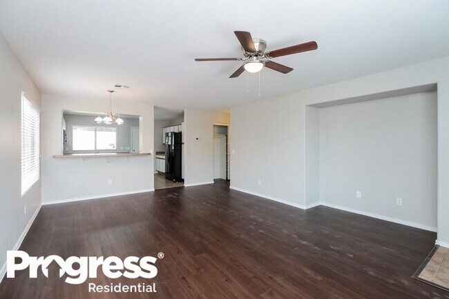 Foto del edificio - 15843 W Woodlands Ave