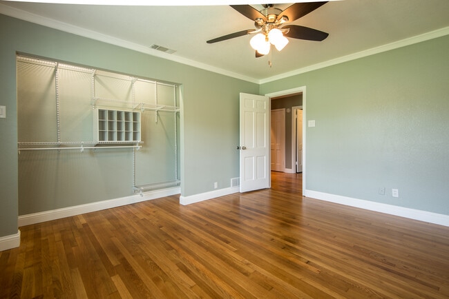 Building Photo - 1661 Mariposa Dr