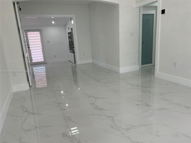Foto del edificio - 5665 SW 5th Terrace