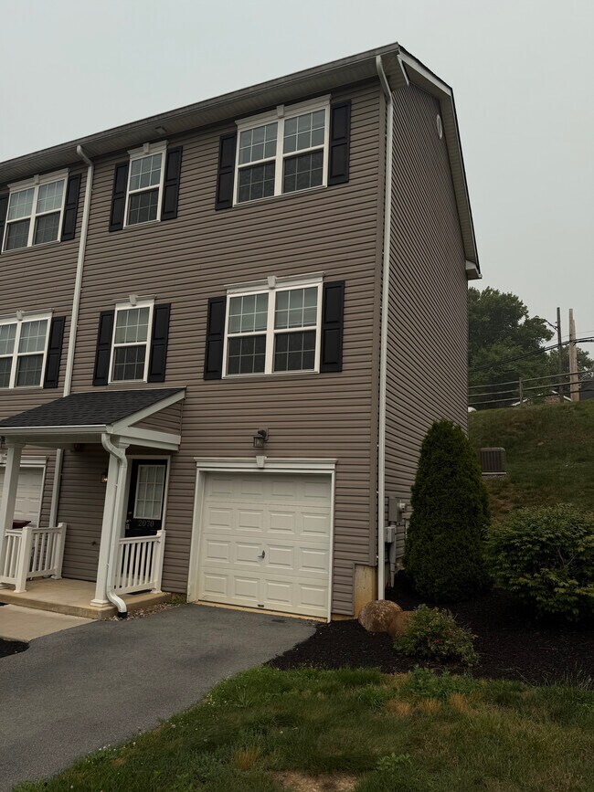 Building Photo - 2070 Arey Ln