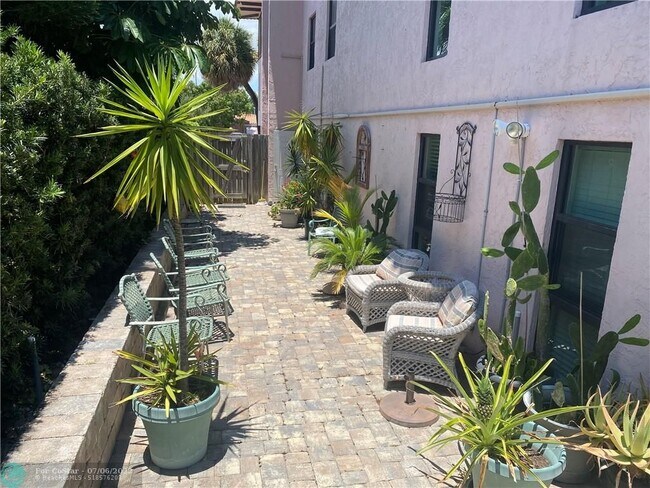Building Photo - 4620 Bougainvilla Dr