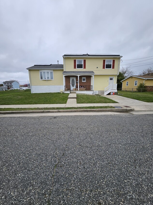 Primary Photo - 1609 Columbia Ave