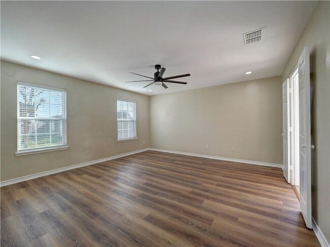 Foto del edificio - 3 bedroom 3 bath house