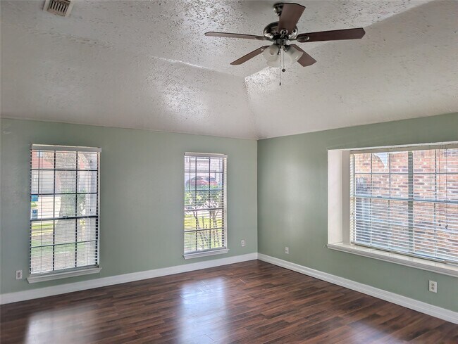 Foto del edificio - 2026 Sandy Knoll Dr