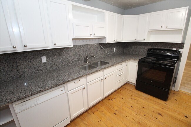 Foto del edificio - 15510 Cypress Garden Dr