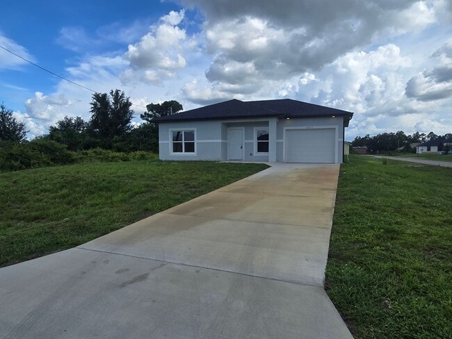 Building Photo - BRAND NEW HOME-2/2/1