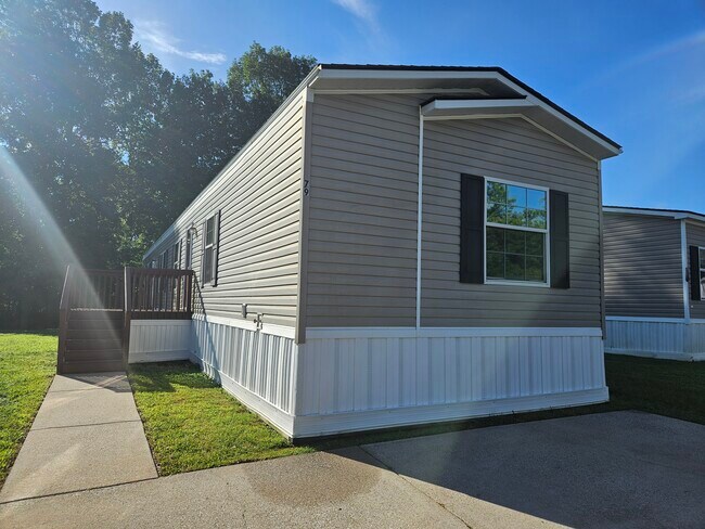 Building Photo - 79 Lynnwood Cir