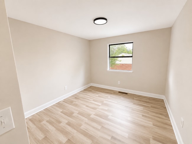 Building Photo - 599 Ashwood Rd