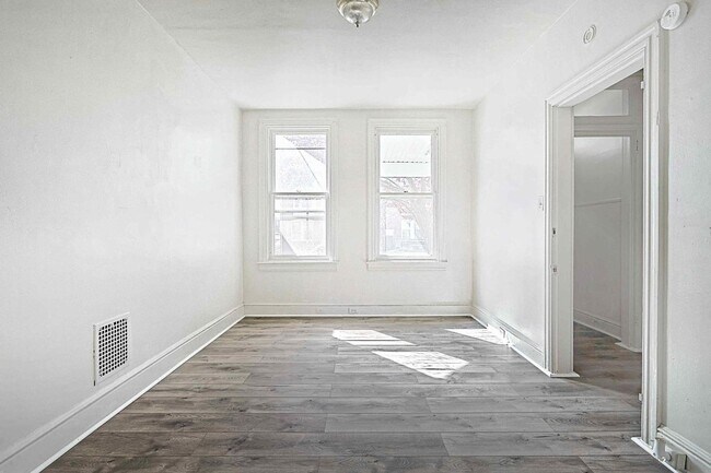 Foto del edificio - Coming Soon - Spacious 4 Bedroom, 1.5 Bath...