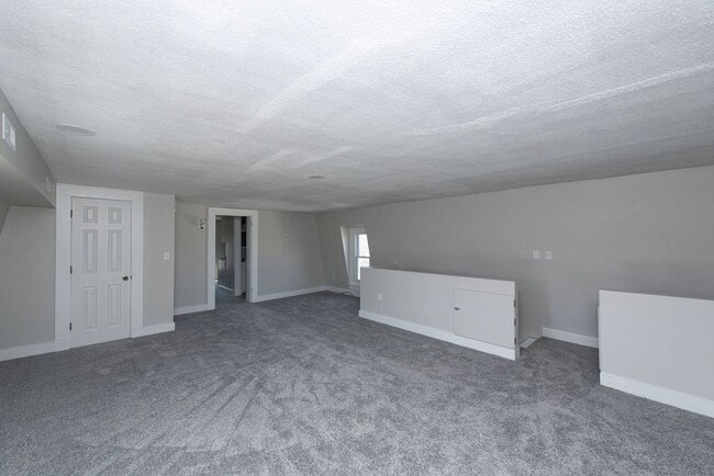 Foto del edificio - 1743 Compton Rd