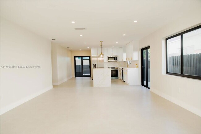 Foto del edificio - 3983 SW 2nd St