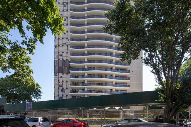 Foto del edificio - Birchwood Towers