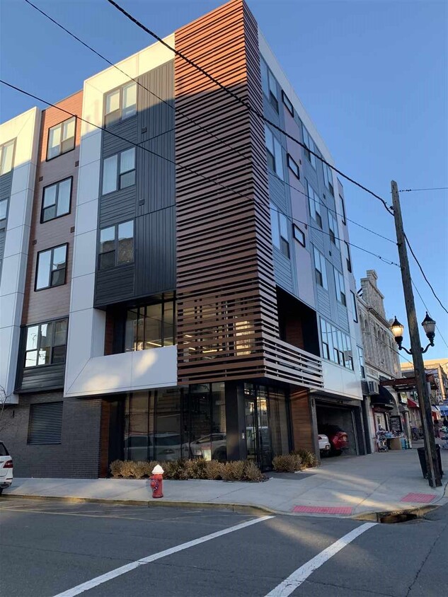 Primary Photo - 6401 Park Ave