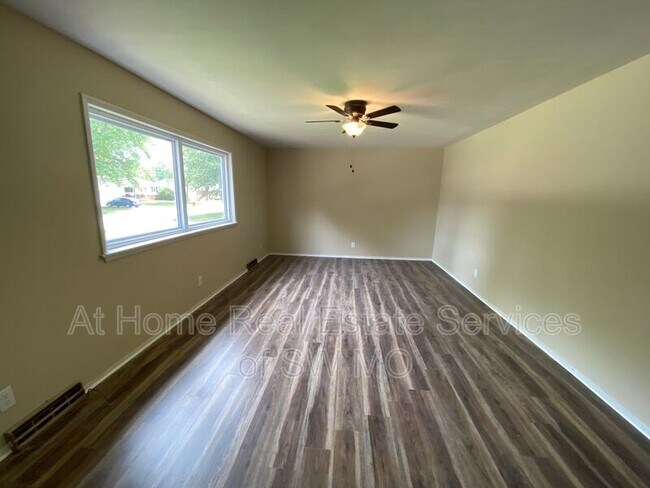 Foto del edificio - 1272 E Woodland St