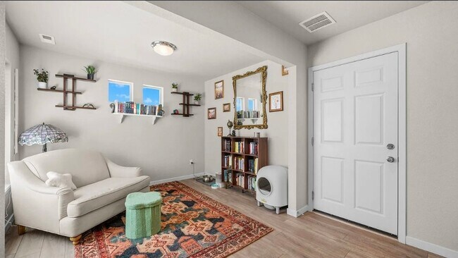 Foto del edificio - 5872 Thurless Ln