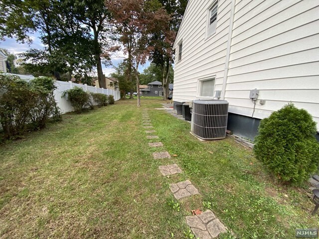 Building Photo - 978 Oradell Ave