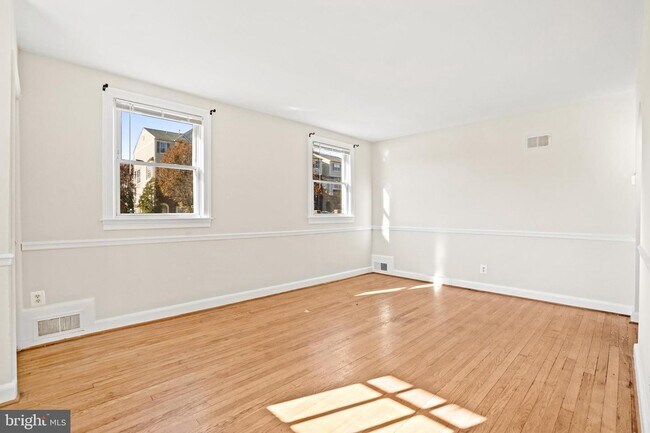Building Photo - 1609 W Braddock Rd