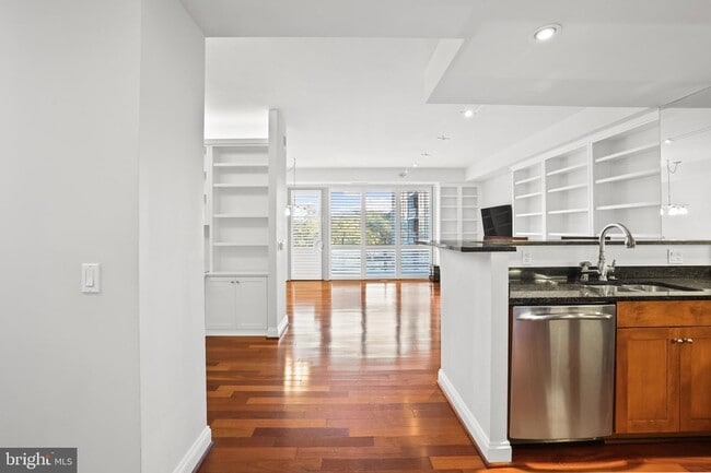 Photo - 513 W Broad St Apartment