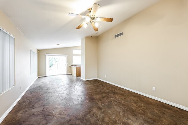 Foto del edificio - 1327 E Muriel Dr