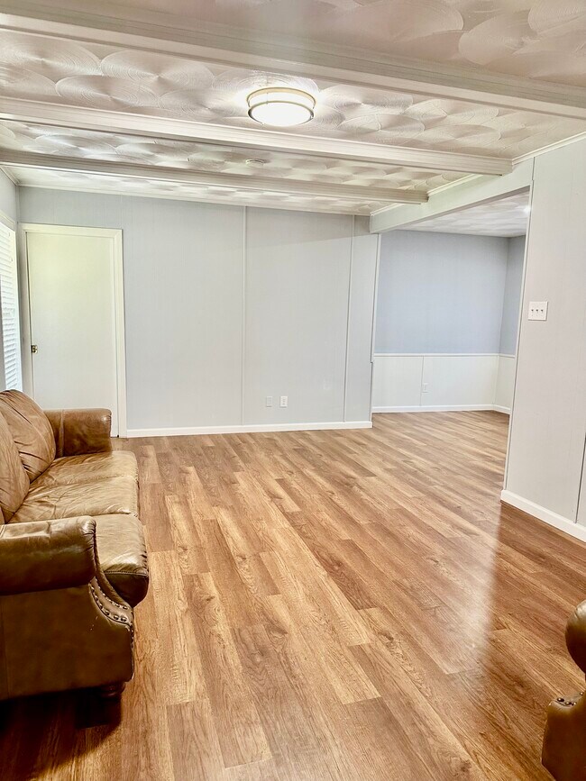 Foto del edificio - 3414 Hillsdale Ln