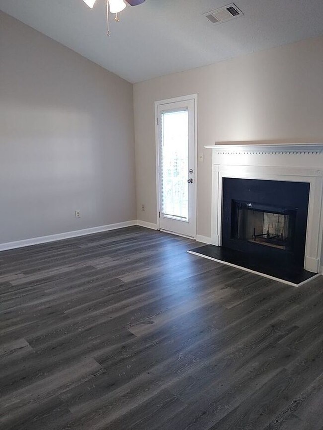 Building Photo - Now Available! 5 bedroom 2.5 bath