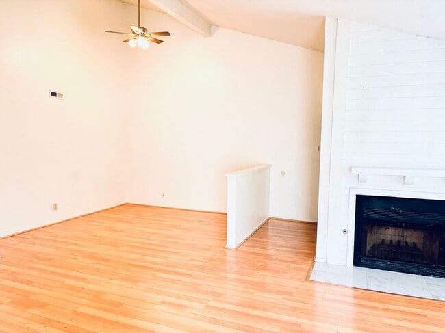 Building Photo - 16521 Grunion Ln