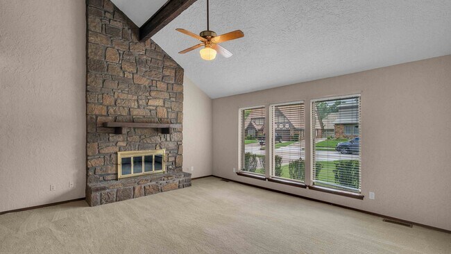 Building Photo - 3-Bed, 2-Bath in BA!