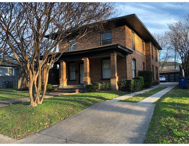 Stately two story duplex. - 5928 WORTH ST
