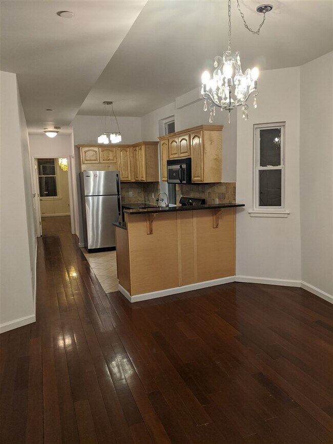 Building Photo - 395 2nd St