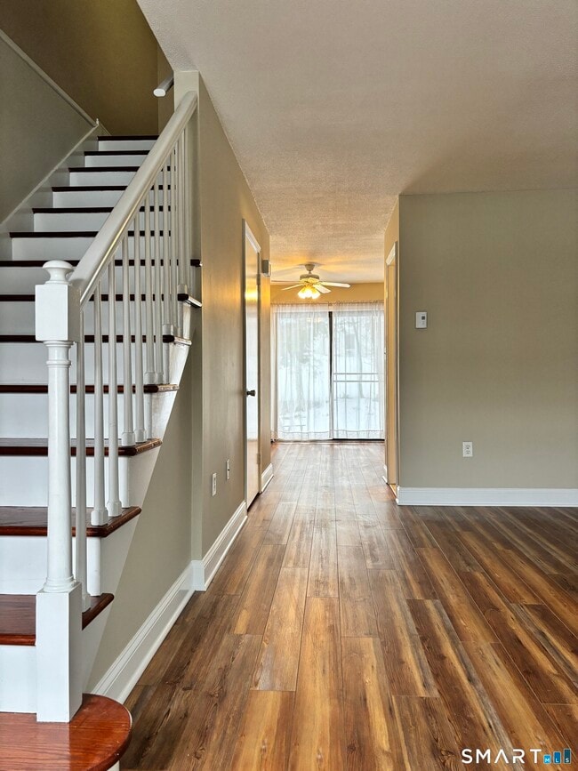 Foto del edificio - 100-112 N Turnpike Rd