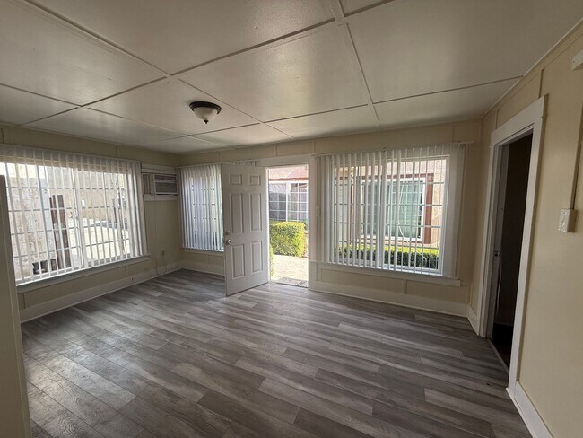 Foto del edificio - 2 Bedroom 1 Bath in East Hemet!