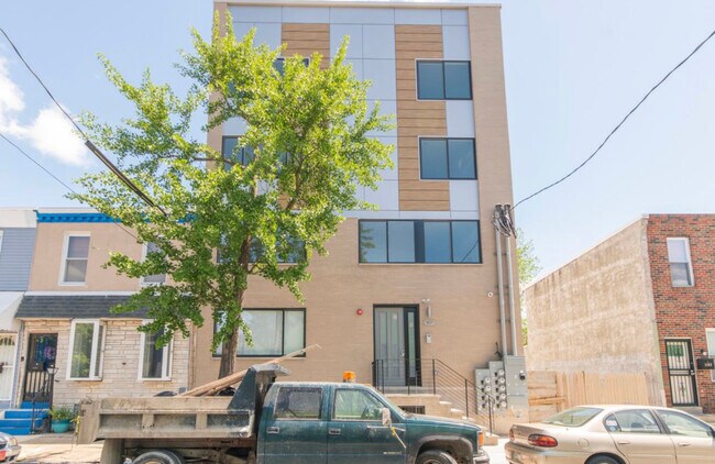 Building Photo - 1829 E Sergeant St